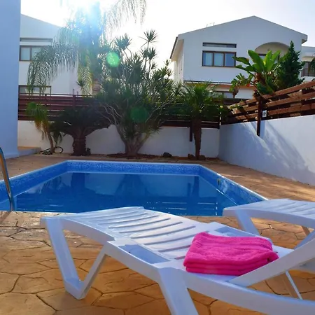 Cresslan Villa *